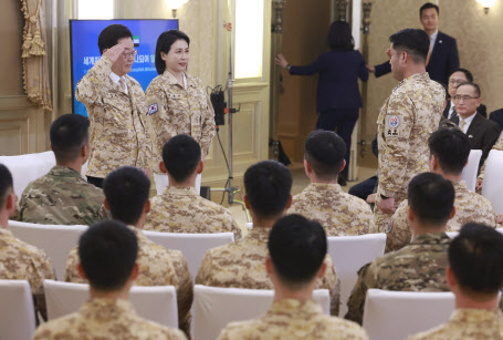 李대통령, UAE 떠나며 아크부대 장병 격려