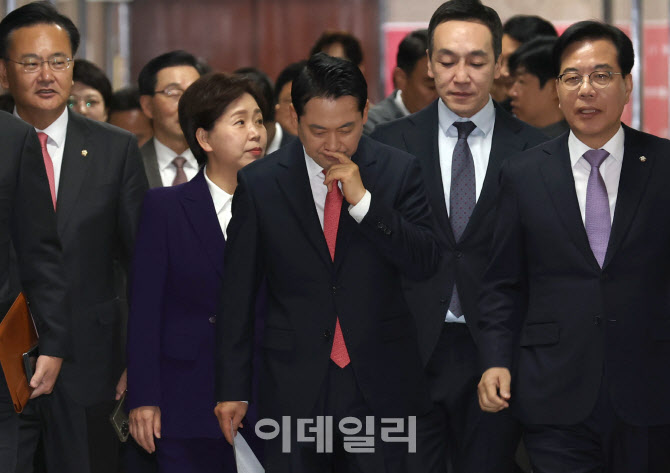 [포토]최고위원회의 참석하는 국민의힘 지도부