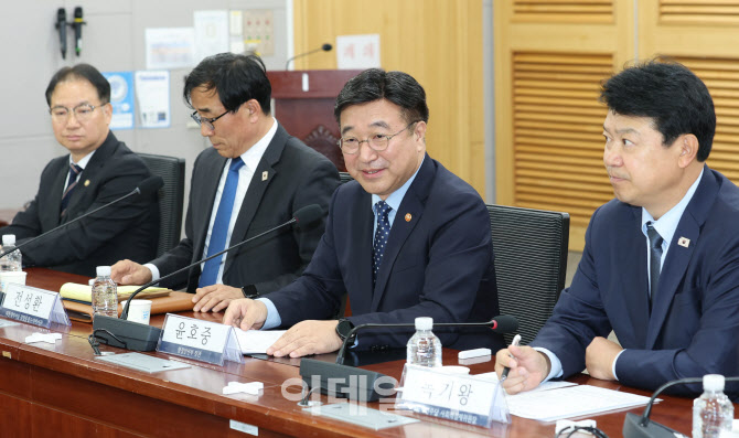 [포토]당정대협의회, '발언하는 윤호중 장관'