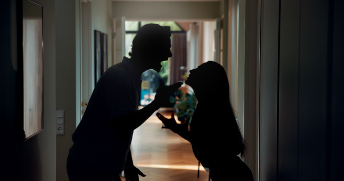 불륜 남편과 7년 각방…아내가 꺼낸 '전 재산 포기 각서' 효력 있나