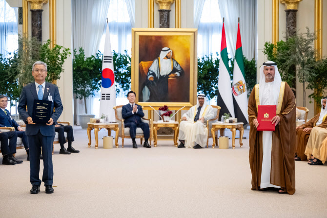 한·UAE, 원전 MOU…김동철 사장 “제3국 공동 진출”