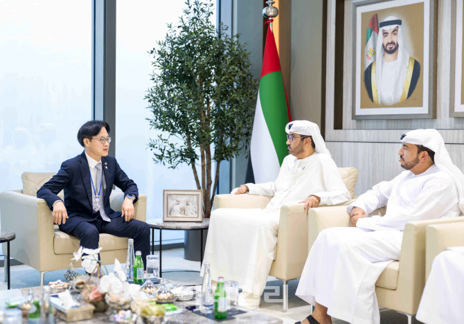 김정관 장관, UAE 첨단산업기술부 장관과 원전·AI 협력 논의
