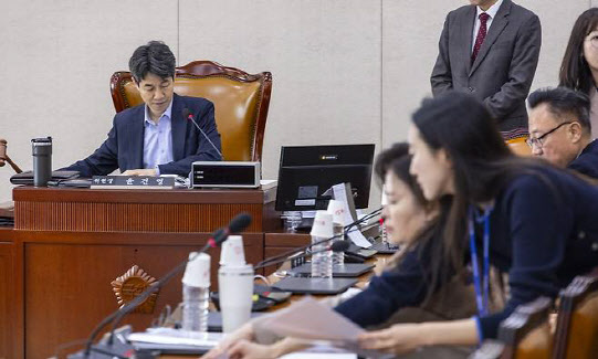혐오 현수막 금지 법안 소위 통과…차별 표현 금지 조항 신설