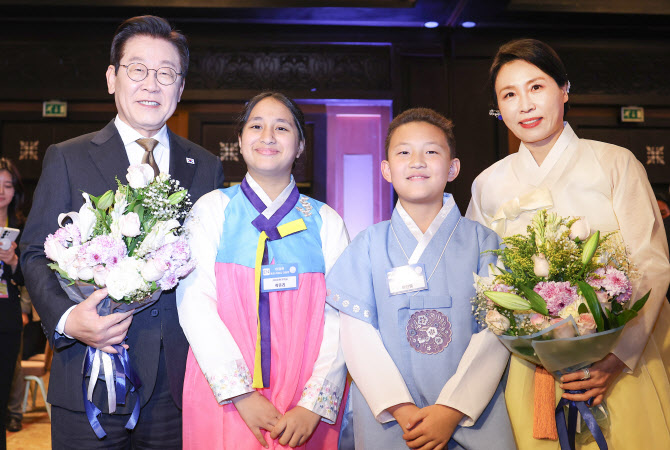 李대통령, 이집트 교민 150여명 만나…직항로 개선 의지 밝혀