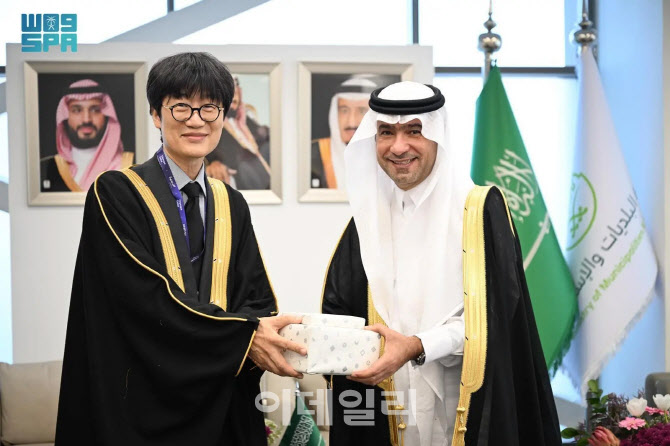 [단독]사우디 간 이해진 네이버 의장…디지털 화폐·AI 인프라로 협력 확대