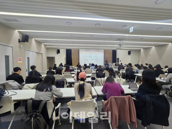 “빚투 남 얘기 아냐”…근무시간에 주식하는 직장인들