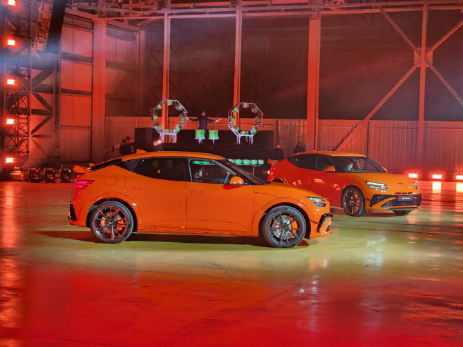 `유럽 고급차도 덤벼라`…제네시스 GV60 마그마, 프랑스서 존재감 과시