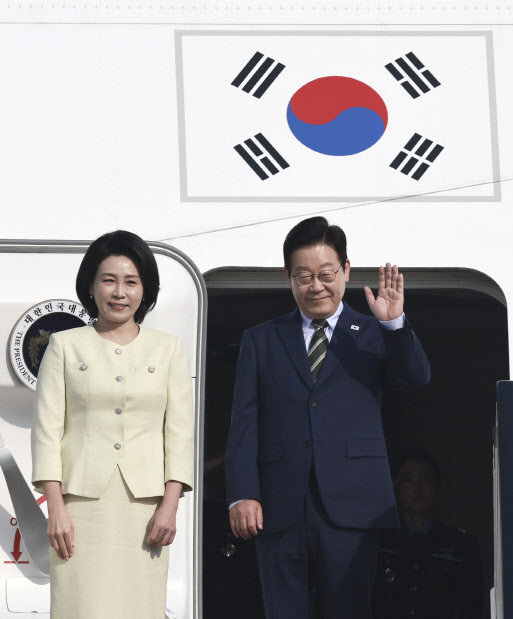 李대통령, G20 열리는 남아공으로 출국