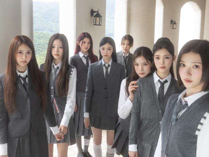 하츠투하츠, 日 오리콘 차트 1위 올라… 첫 정상