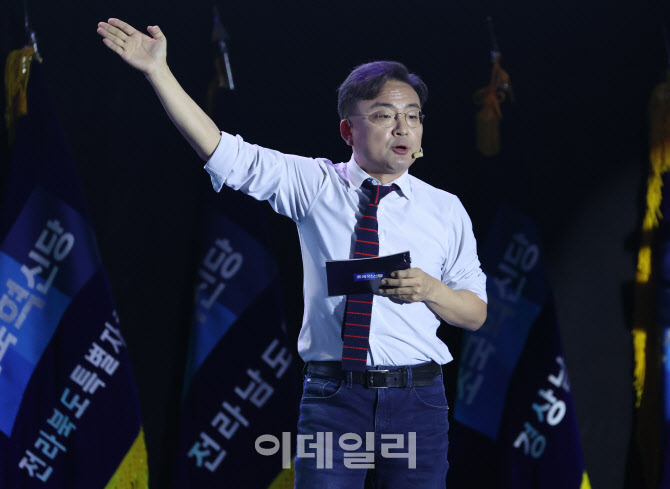 [포토]전국당원대회, '정견발표하는 신장식 후보'