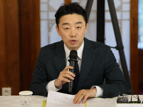 강훈식, 7급 공무원 '갑질' 의혹 조사 지시