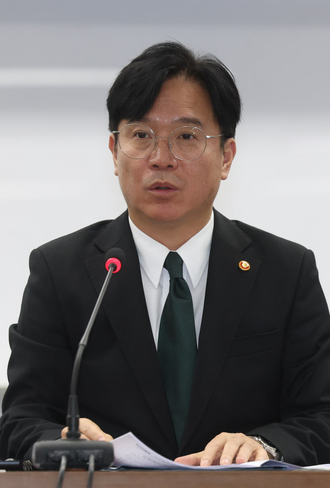 ‘새벽배송=발암물질’ 발언, 갈등만 키우고 해법은 실종[기자수첩]
