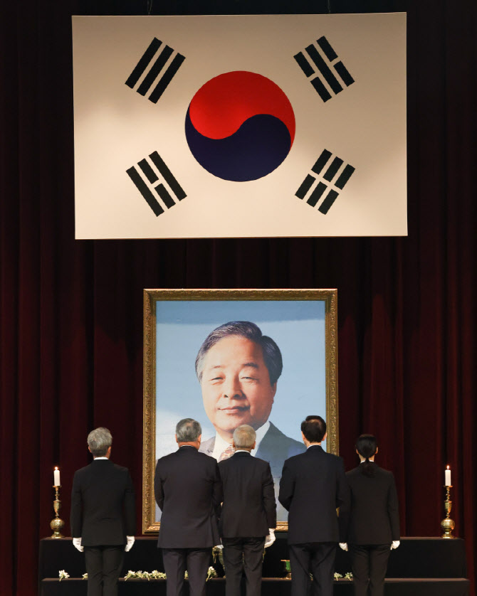 민주당 ‘YS 10주기’ 불참에…박상혁 “문제 있어” 전현희 “송구하다”