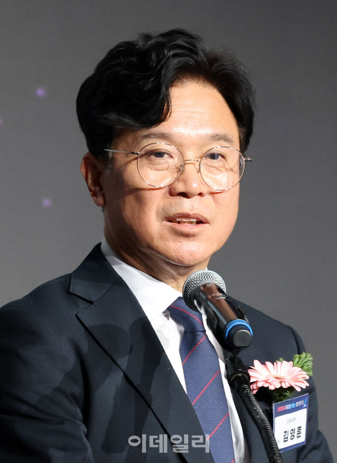 [포토]2025 내일을 여는 청년의 날 기념사하는 김영훈 고용부 장관