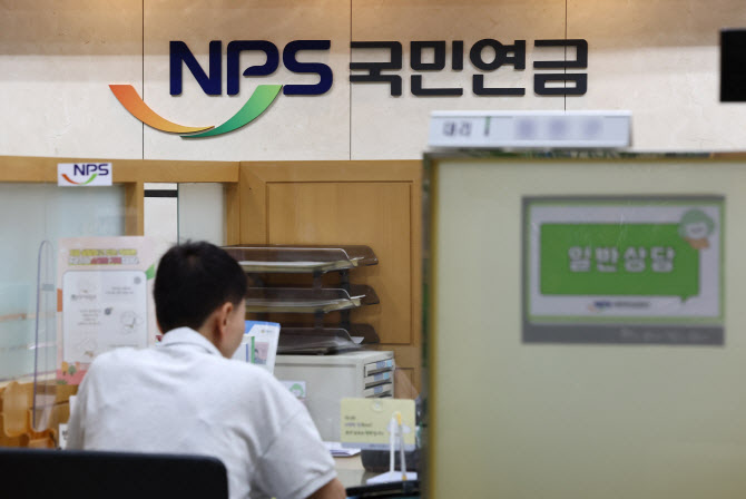 “열심히 일해 냈는데”…생계급여 77만원vs국민연금 67만원
