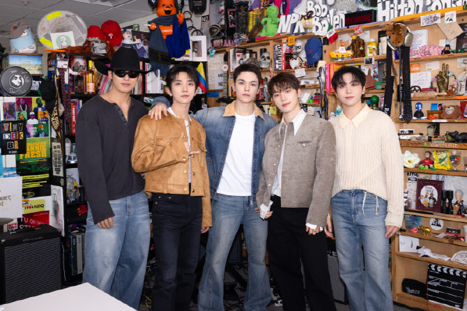 세븐틴, 美 라디오 '타이니 테스크' K팝 그룹 최초 출연