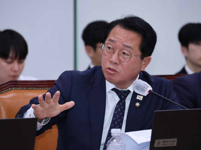 민주당 "필리버스터 법 개정 검토"