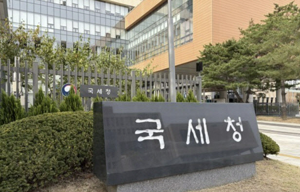 국세 카드납부 수수료 7년만에 인하…영세사업자 50%↓