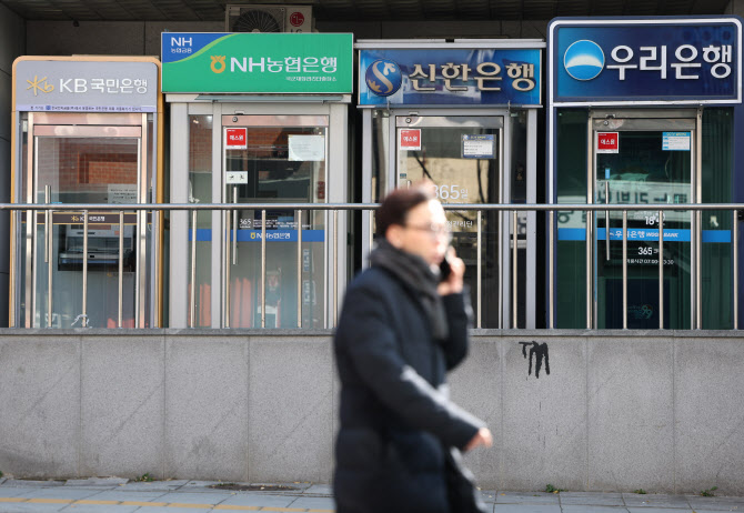 석 달 사이 무슨 일? 5대銀 예금 2.46→ 2.84%로 쑥