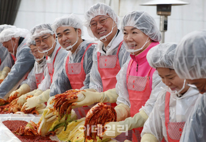 [포토] 서울농협, 농심천심 한마음 김치담그기