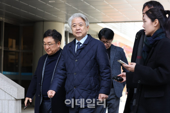 [포토]법정으로 향하는 노웅래 전 의원