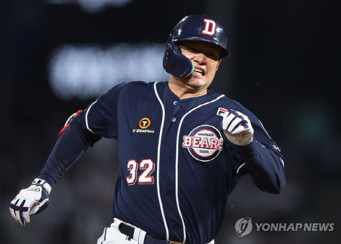 '통산 276홈런' 두산 레전드 김재환,  보류선수명단 제외...자유의 몸 됐다