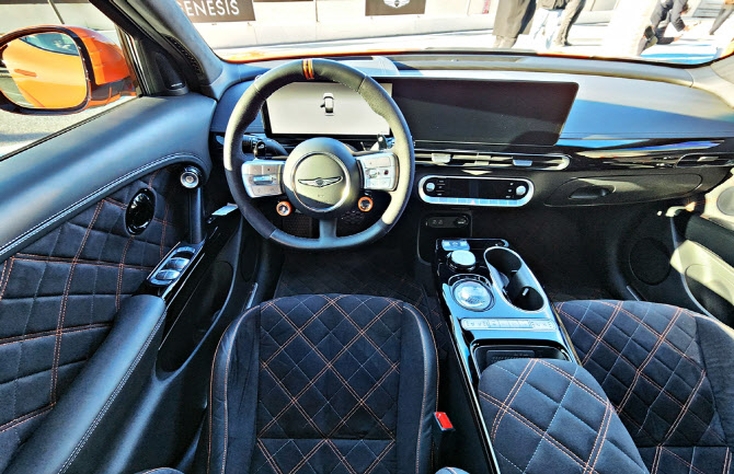 GV60 마그마, 佛 서킷서 성능·감성 `분출`…新명차 선언[타봤어요]