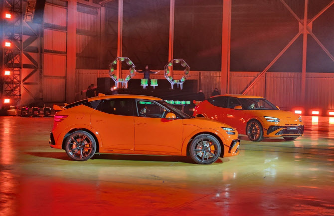 GV60 마그마, 佛 서킷서 성능·감성 `분출`…新명차 선언[타봤어요]