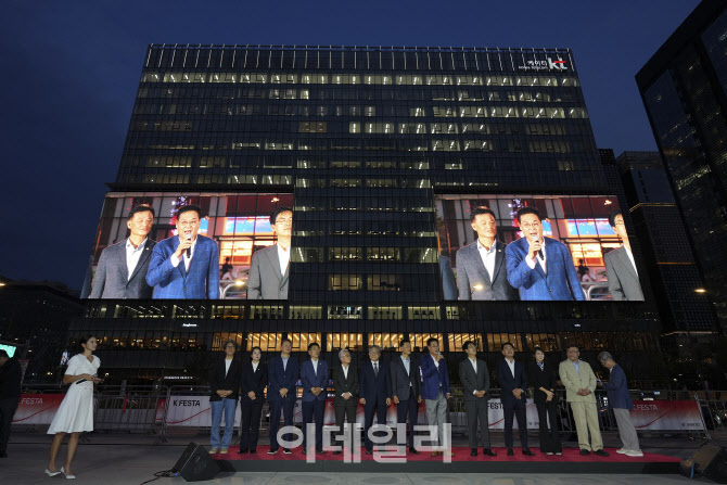[포토] 종로구 ‘광화문스퀘어’ 완전체 준비