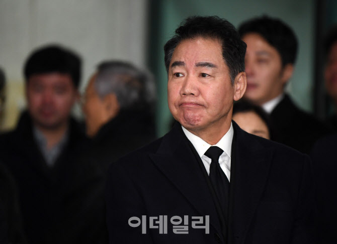 [포토] 고(故) 이순재 보내며 침통한 박상원