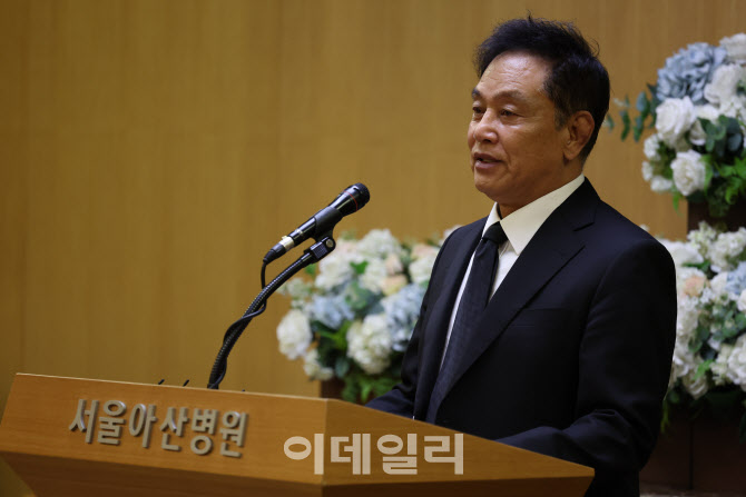 [포토] 추도사하는 김영철