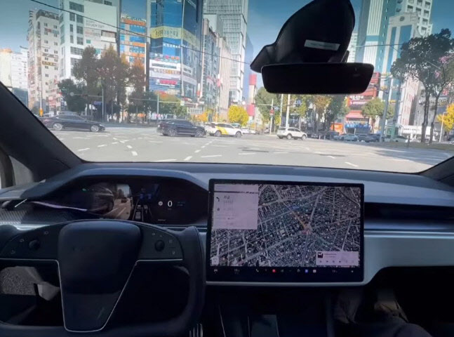 `테슬라 FSD, 국내 도로에서도 안정적`…자율주행 관심↑