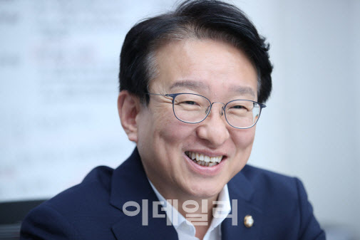與 권칠승, 생명윤리법 개정안 발의…사망자 의료데이터 규정 실질화