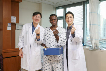 걸을 때마다 철심 찔려 고통받던 아프리카 청년, 한국서 ‘다시 걷다’[따전소]