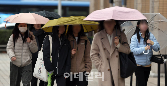 [포토]가을비 내리는 출근길