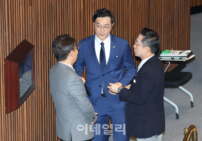 [포토]본회의 참석한 장경태 의원