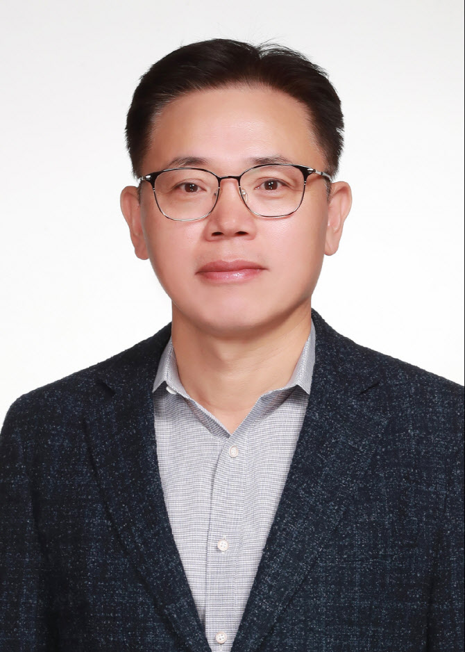 LG화학 신학철 7년만에 용퇴…신임 CEO 김동춘 사장(상보)