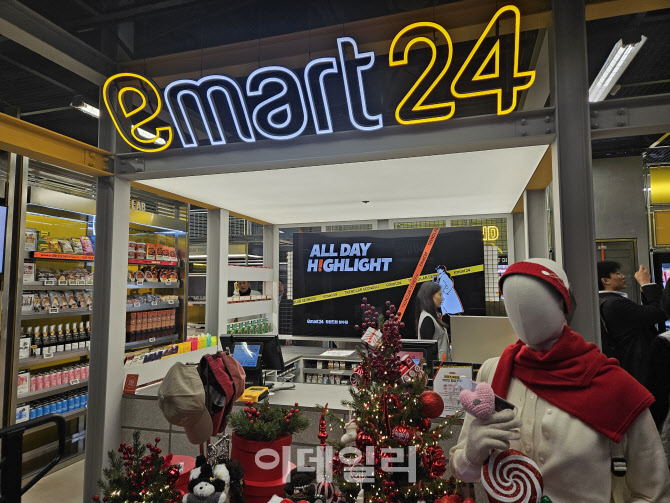 이마트24의 ‘절치부심’…편의점의 ‘힙한’ 변신 [르포]