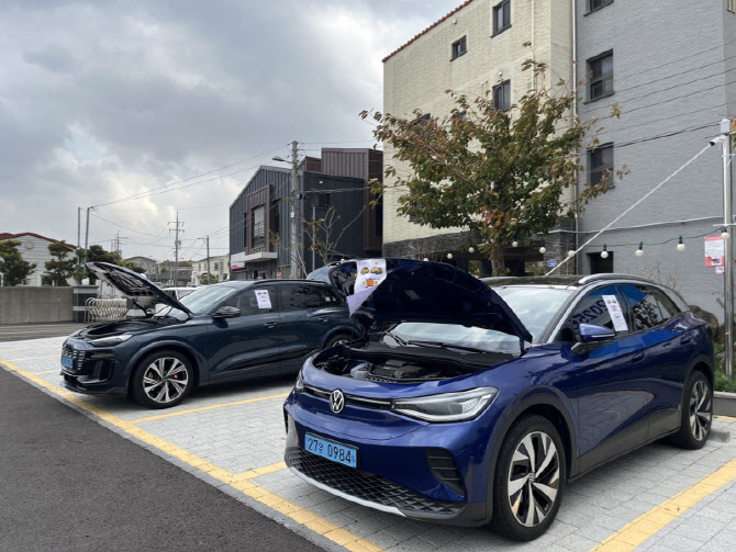 폭스바겐그룹코리아, 소방대원 전기차 안전교육용 차량 지원