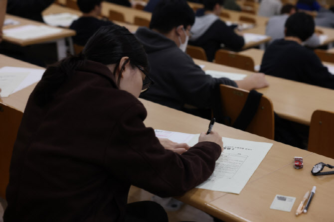 '불수능'에 대학 논술고사 응시율 잇따라 상승