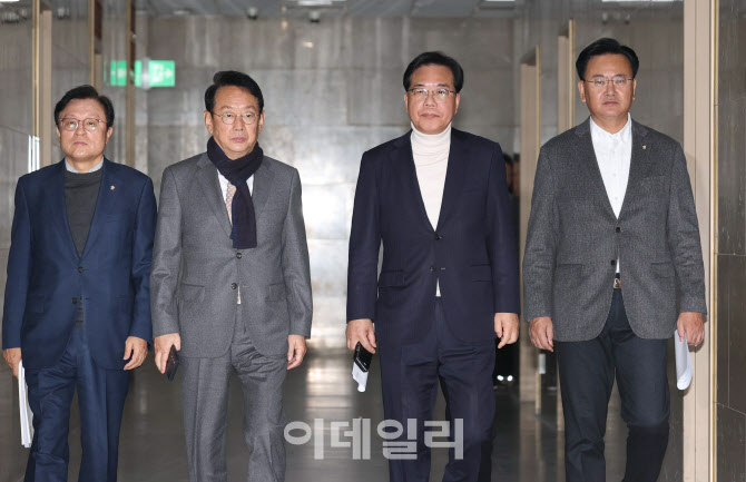 [포토]'원내대표 회동 참석하는 송언석-김도읍'