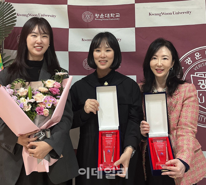 [포토] 미디어와이즈엔터컴, 올해의 광고PR상 수상