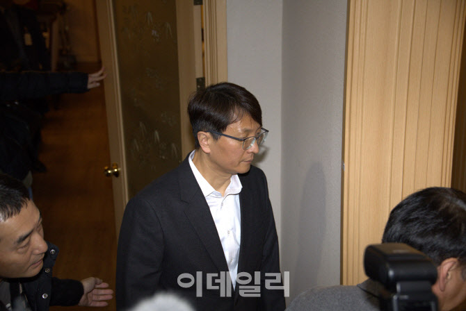 [포토]긴급 관계부처 장관회의 참석하는 박대준 쿠팡 대표이사