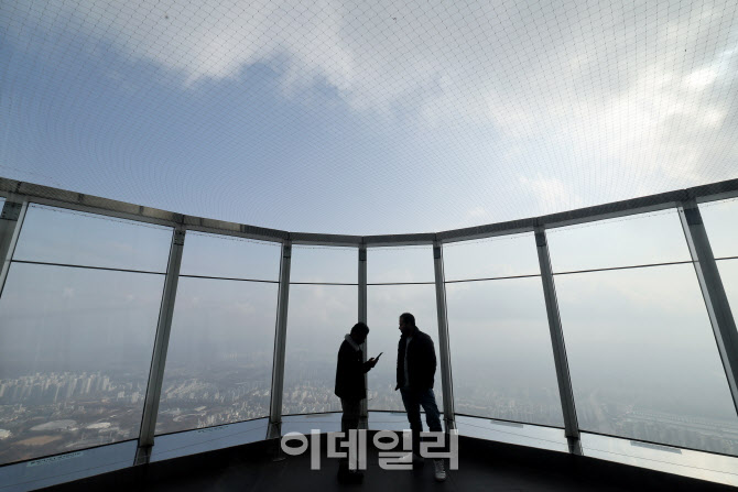 미세먼지 ‘나쁨’…쌀쌀한 출근길에도 대비해야[오늘날씨]