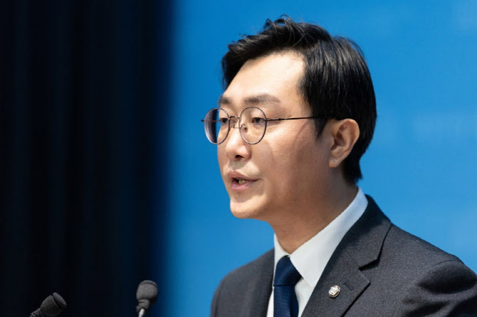 경찰, ‘성추행 피소’ 장경태 수사…관련 자료 등 확보