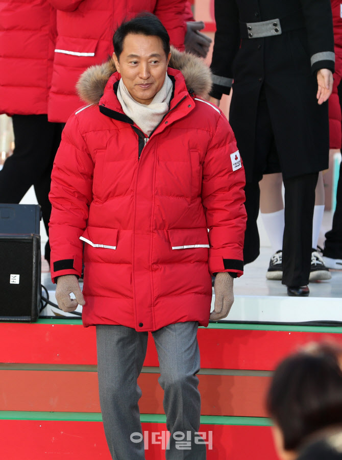 [포토] 사랑의온도탑 점등식 참석한 오세훈 시장