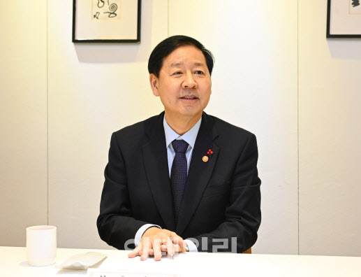 국민연금과 외환스와프, 스테이블 코인 규제…환율 방어전 ‘사활’