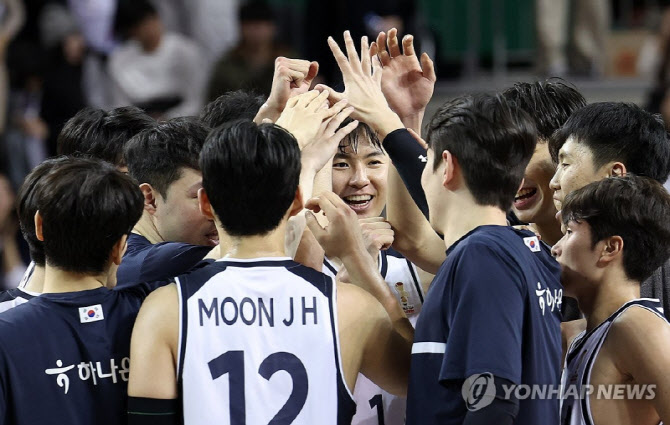 '이정현 3점슛 7개 24득점' 한국 남자 농구, 12년 만에 중국에 2연승