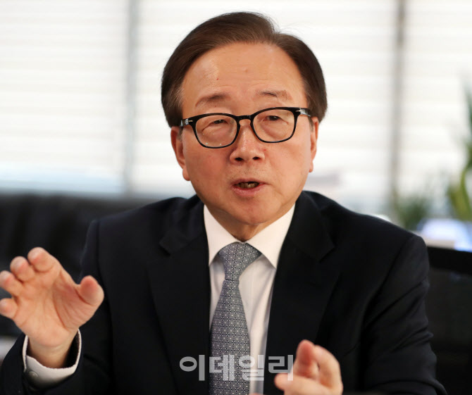“정년연장은 `대기업 직원`과 `청년`, 누가 약자인가에 대한 질문”