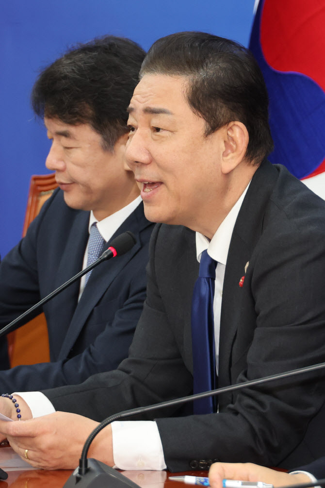 與, 12월3일 '민주화운동 기념일' 추진…김병기 "국민이 대한민국 지켜"